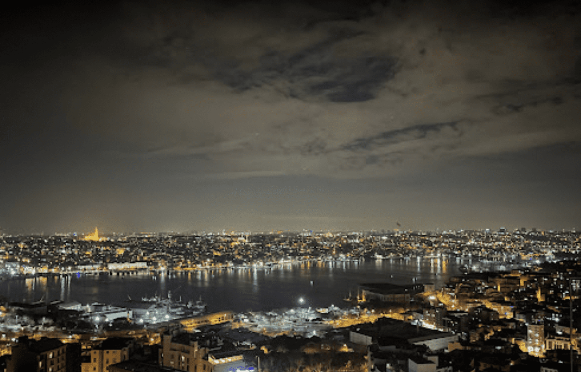 the city skyline view of rooftop bar Mikla in Istanbul